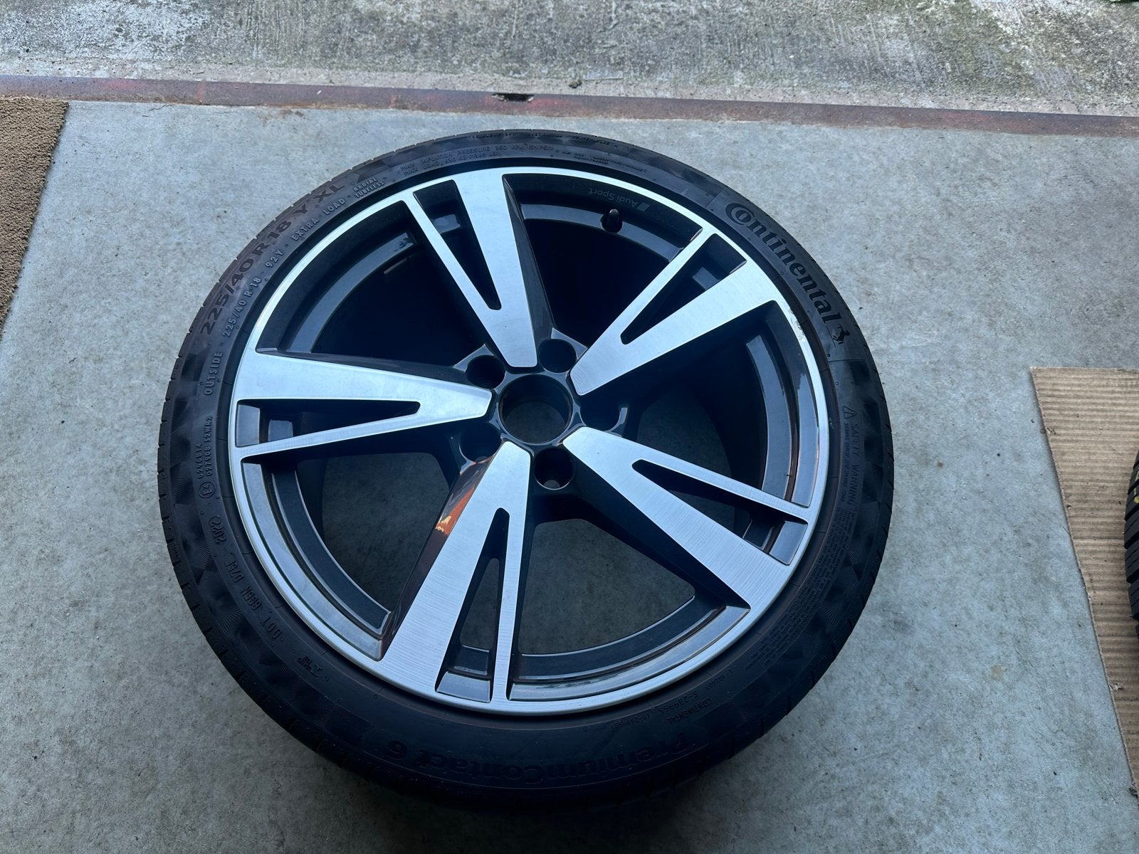 Originele Audi A3/S3 Velg met 225/40/18 Contienental band, Auto-onderdelen, Banden en Velgen, Ophalen, 18 inch, Gebruikt, Banden en Velgen