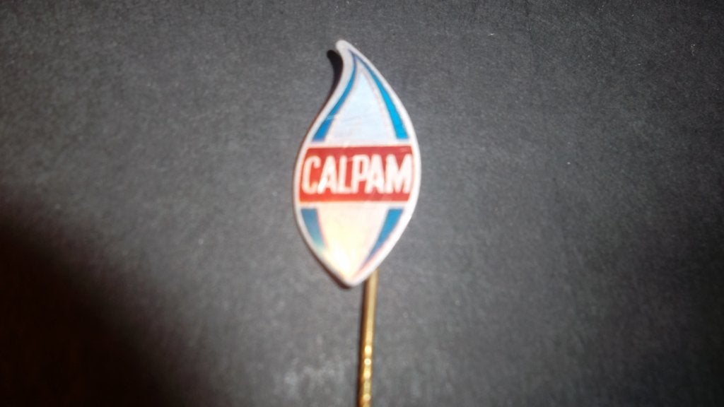 Speldje van CALPAM, Ophalen of Verzenden, Zo goed als nieuw, Merk, Speldje of Pin
