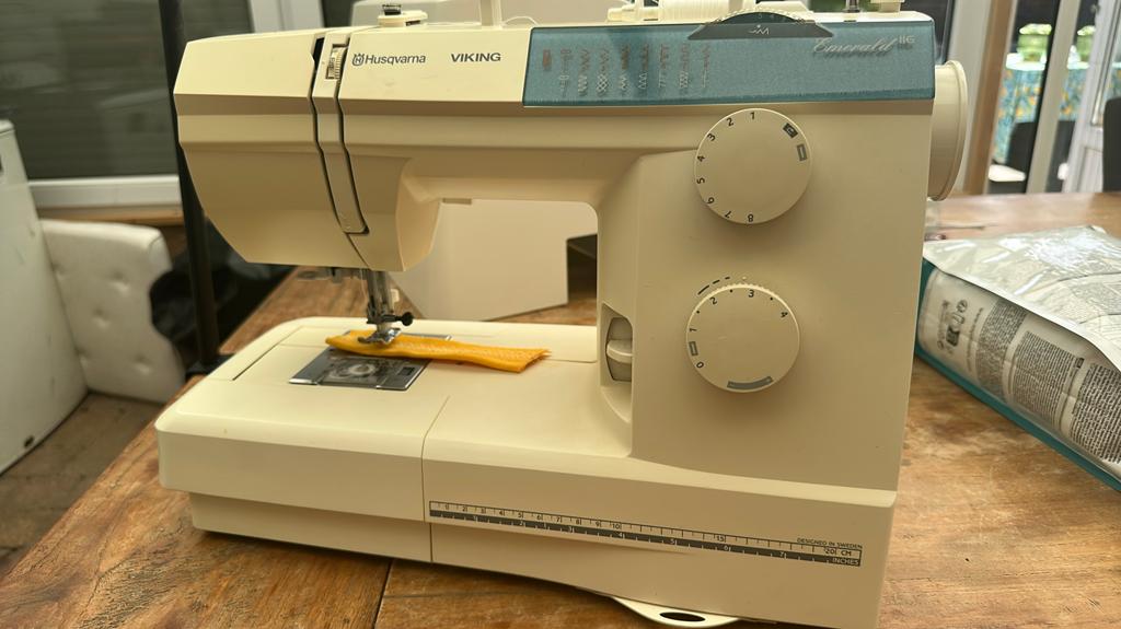 Husqvarna Emerald 116 naaimachine, Ophalen, Gebruikt, Naaimachine, Husqvarna