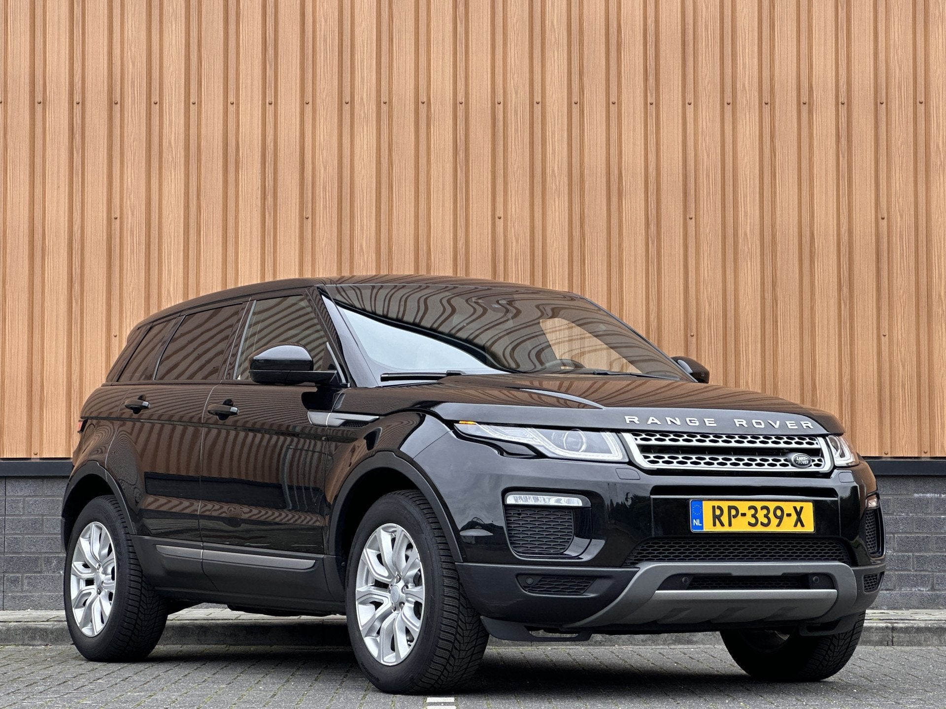 Land Rover Range Rover Evoque 2.0 Si4 Urban Series SE | Pano, Automaat, 4 cilinders, Zwart, Bedrijf