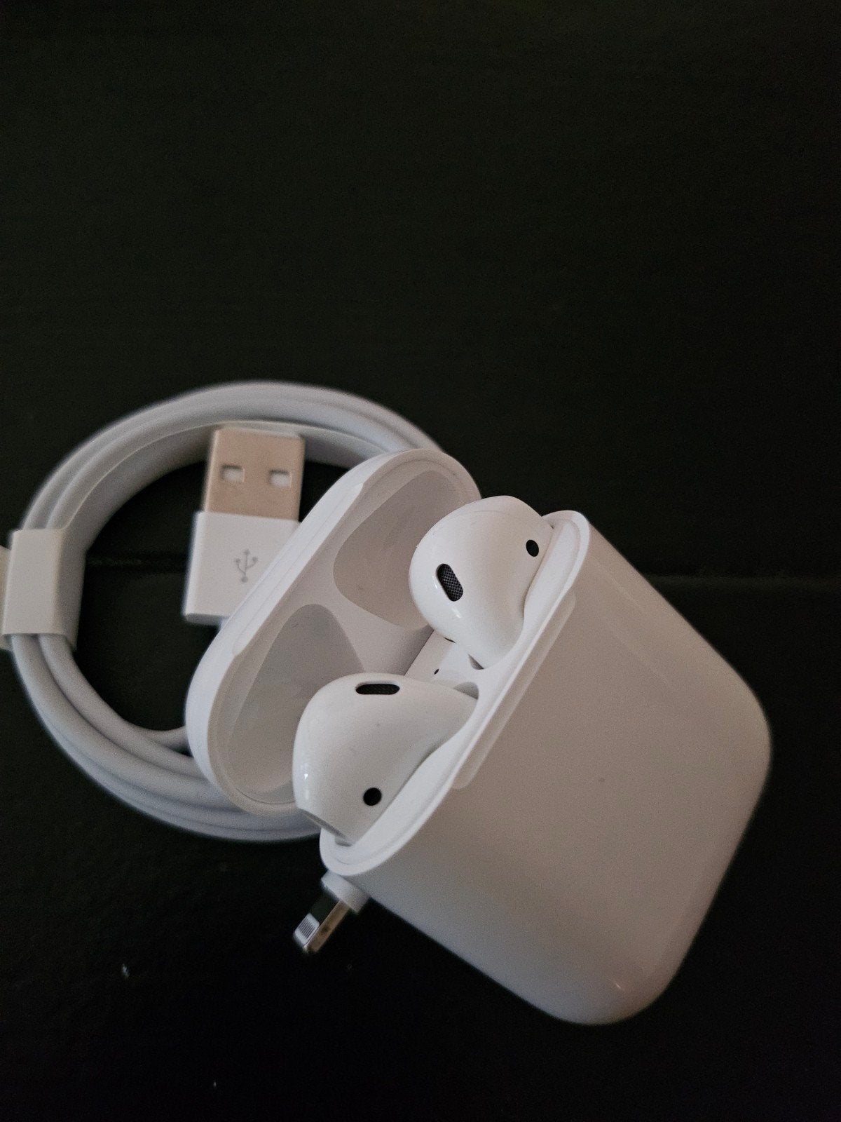 Apple AirPods 1e generatie met oplaadcase en kabel