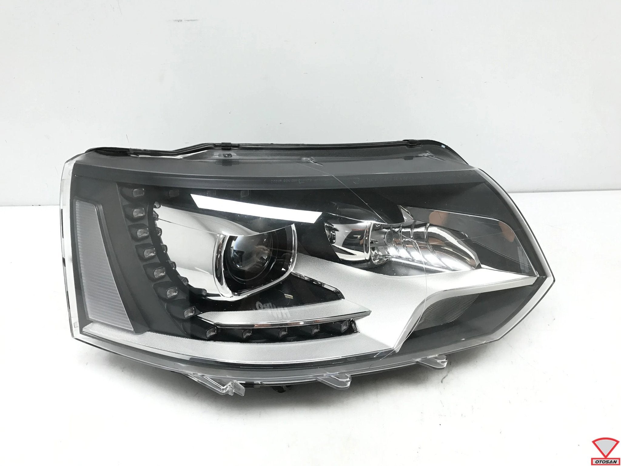 VW Transpoter T5 GP Xenon LED Koplamp Rechts Voor 7E5941016, Gebruikt, Volkswagen, Volkswagen AG, Berliner Ring 2
38440  Wolfsburg, DE