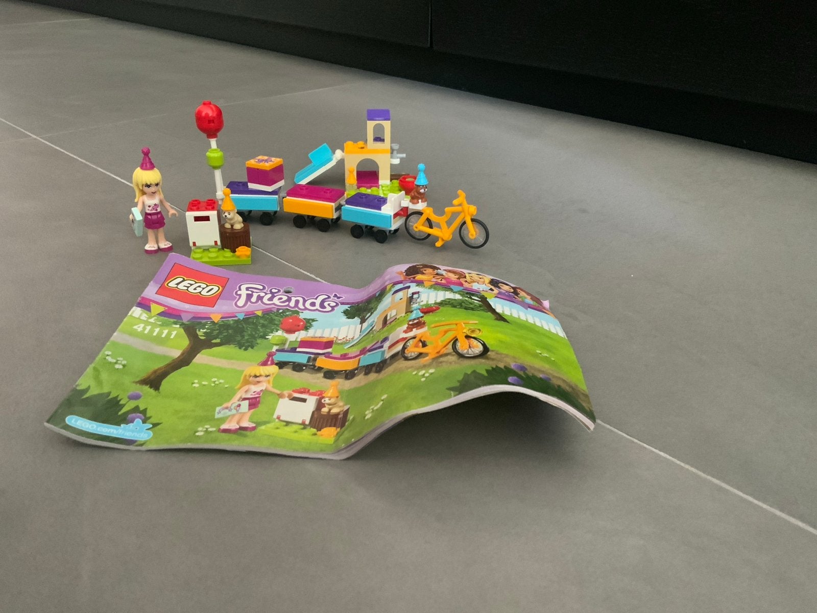 LEGO Friends 41111 Feesttrein met Stephanie en accessoires, Ophalen of Verzenden, Zo goed als nieuw, Overige merken