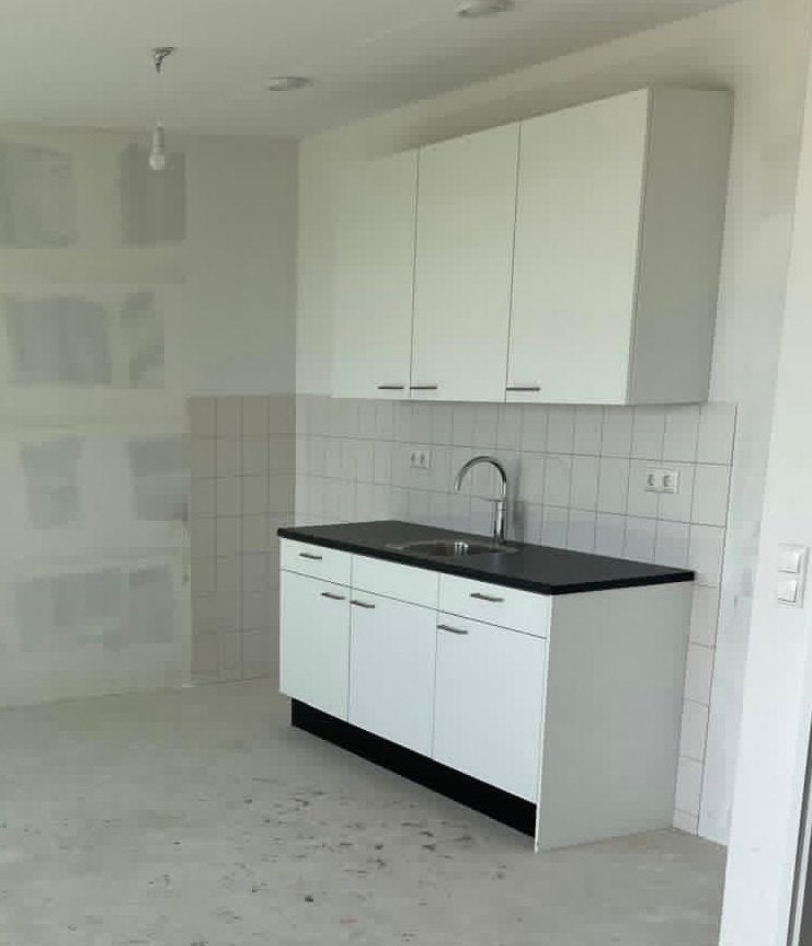Compacte witte Bribus keuken met donker blad en spoelbak, Ophalen, Gebruikt, Wit, Enkelwandige keuken