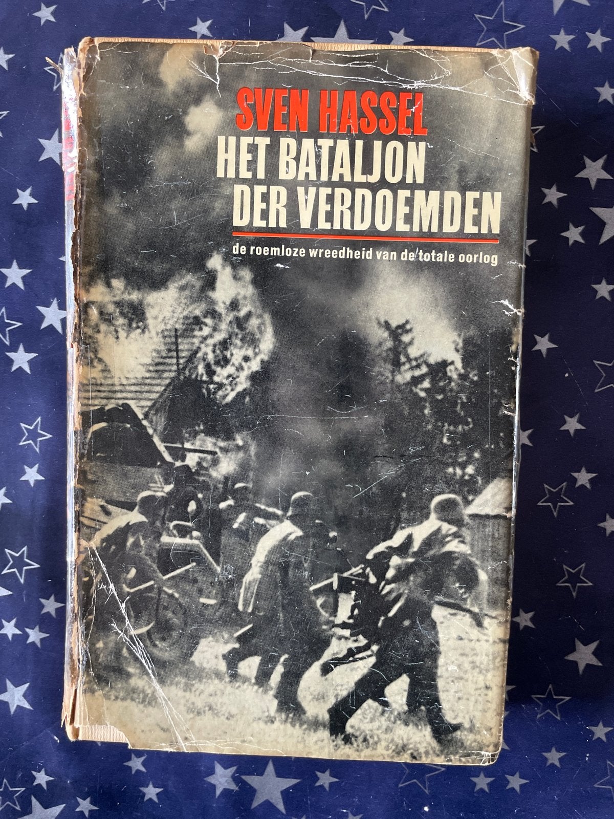 Sven Hassel - Het Bataljon der Verdoemden (1957), Ophalen of Verzenden, Tweede Wereldoorlog, Gelezen, Algemeen