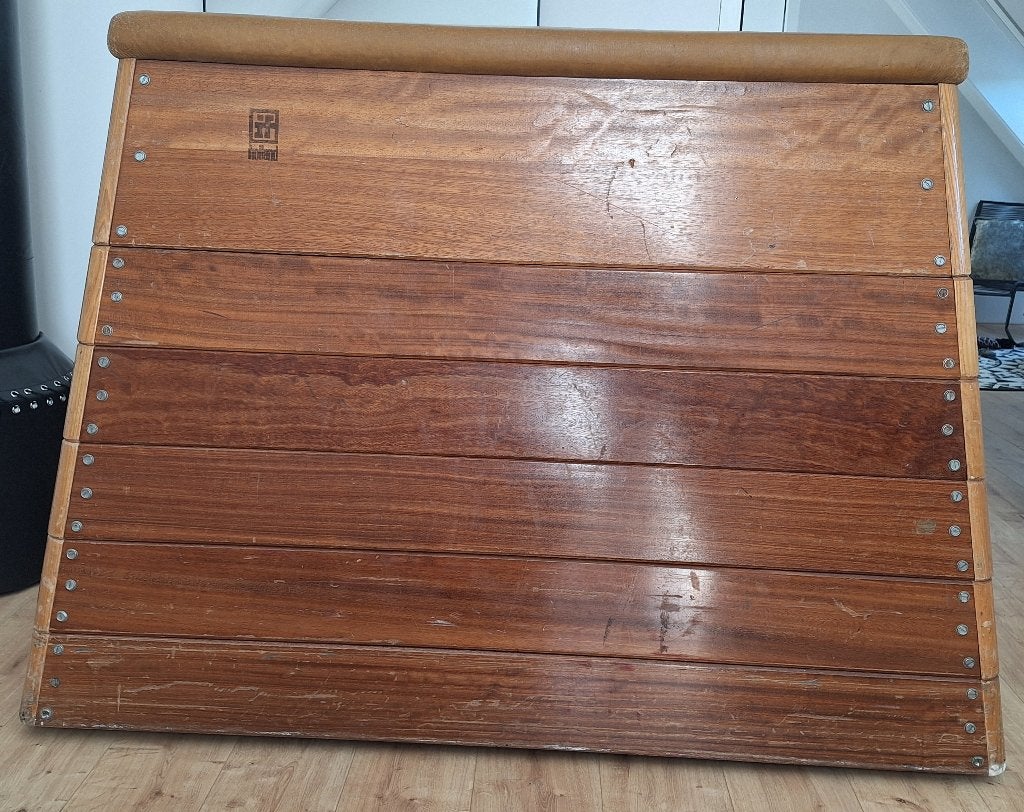 Vintage Turnkast / Gymkast - Houten Zwenkwielen, Sport en Fitness, Ophalen, Gebruikt, Bruin, Materiaal