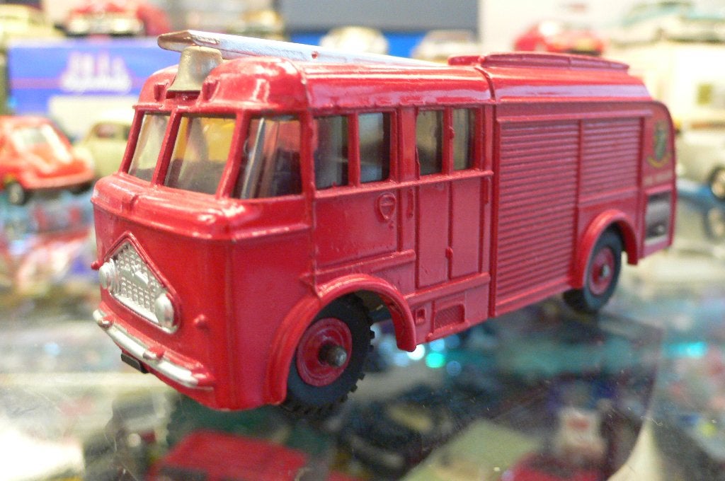 fire engine - dinky toys engeland -1/43 - in mooie staat-, Verzenden, Zo goed als nieuw, Bus of Vrachtwagen, Dinky Toys