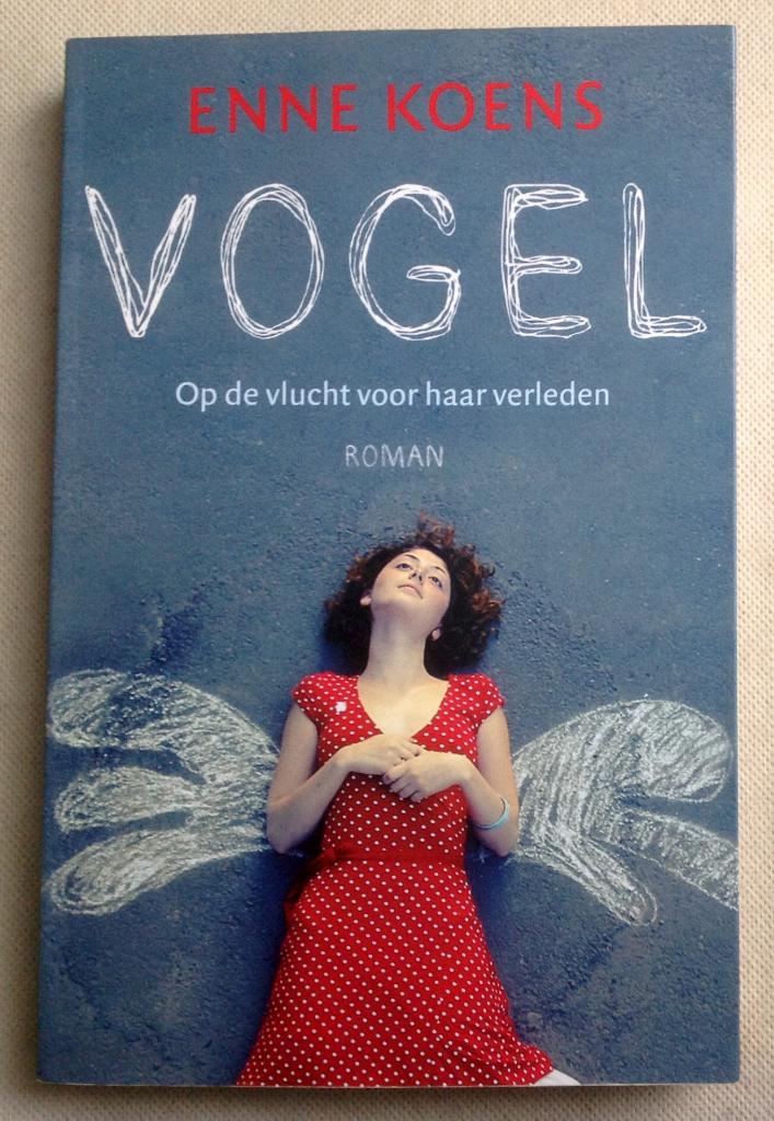 Vogel Op De Vlucht Voor Haar Verleden Enne Koens, Boeken, Romans, Zo goed als nieuw, Verzenden