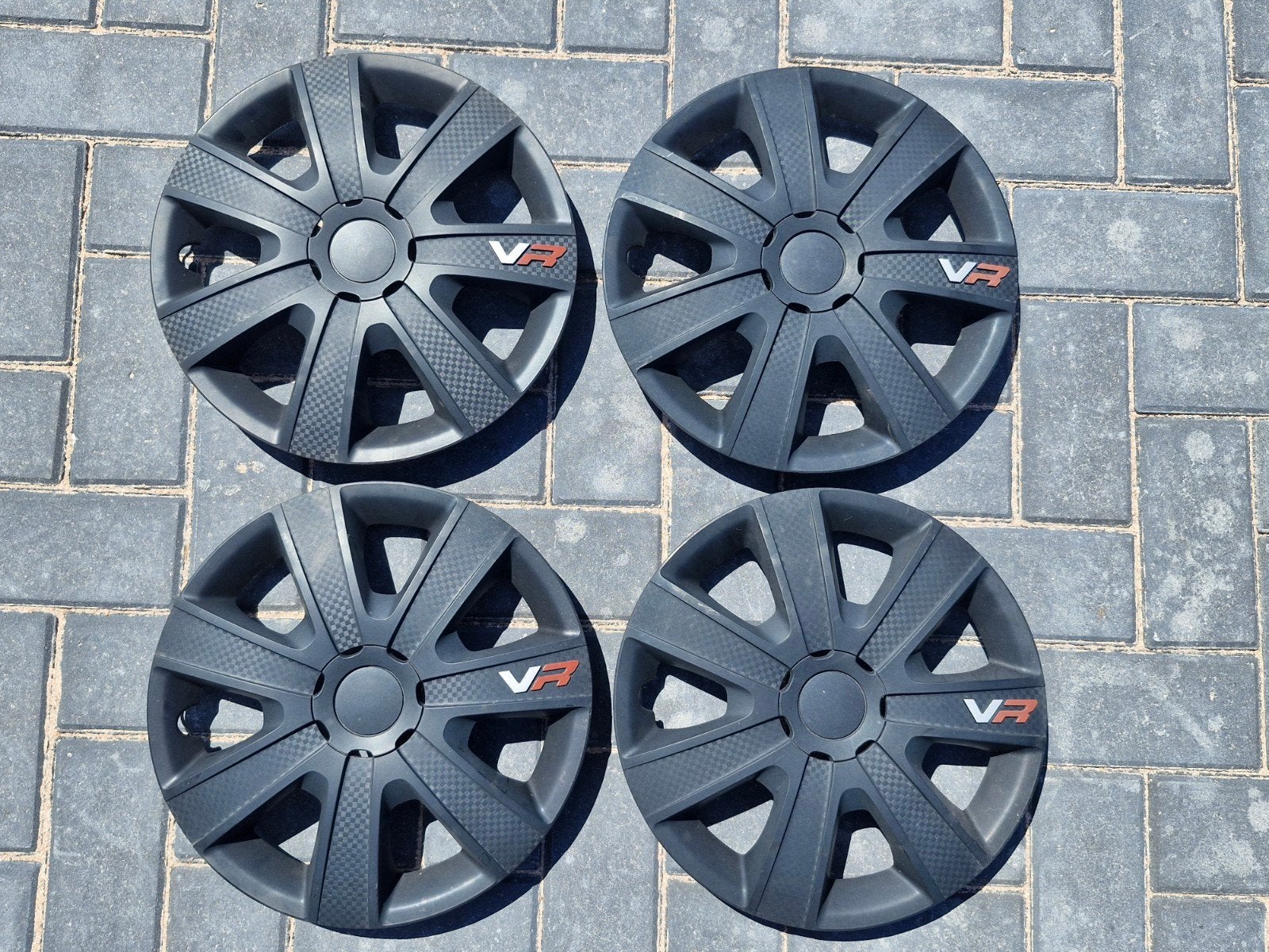 Set van 4 VR wieldoppen - 13 inch, Auto diversen, Wieldoppen, Gebruikt, Ophalen of Verzenden
