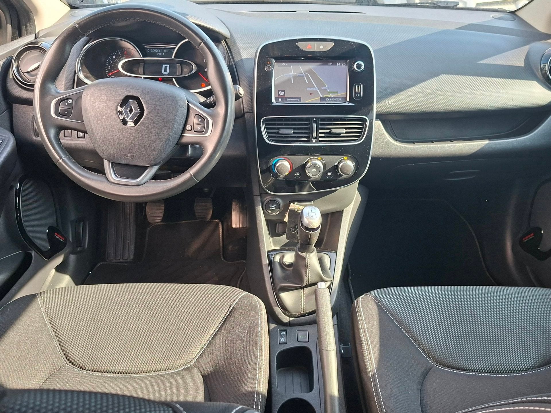 Foto 12 van Renault Clio 0.9 TCe Limited PDC Navi Airco Cruise Isofix
