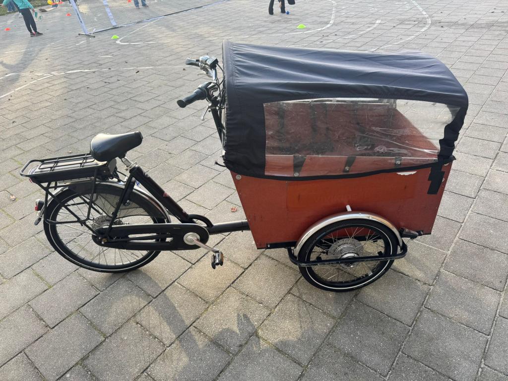 Bakfiets voor 6 kinderen., Fietsen en Brommers, 4 kinderen of meer, Gebruikt, Elektrisch, Ophalen