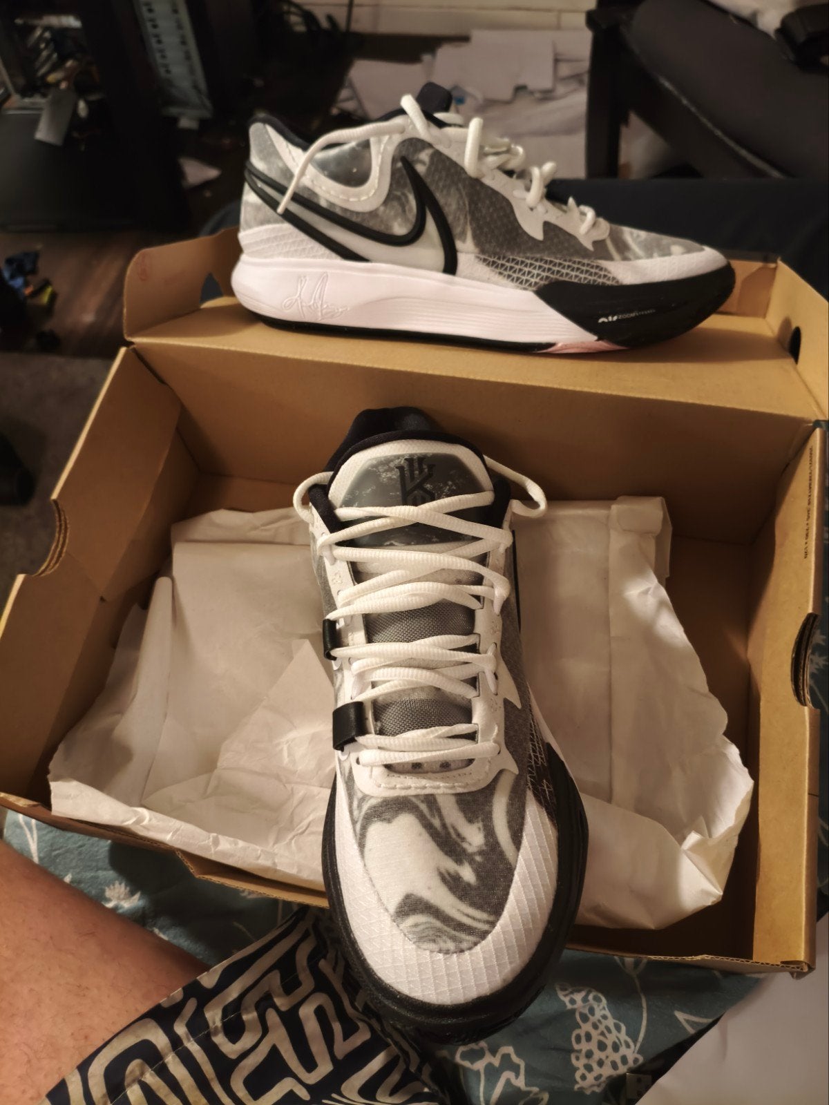 nieuw Nike Kyrie 8  US 9.5 (EU 43), Wit, Nike, Nieuw, Ophalen of Verzenden