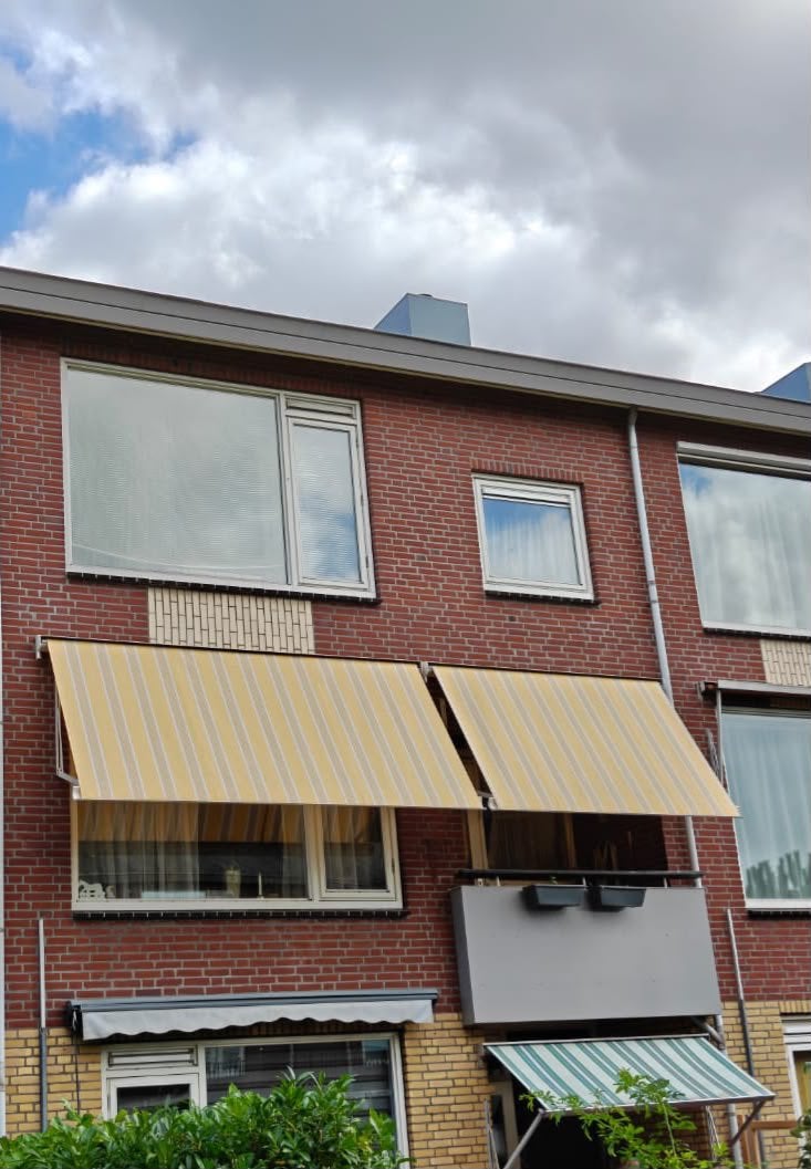 Elektrische zonneschermen (4 maanden oud), Ophalen, Zo goed als nieuw, Knikarmscherm