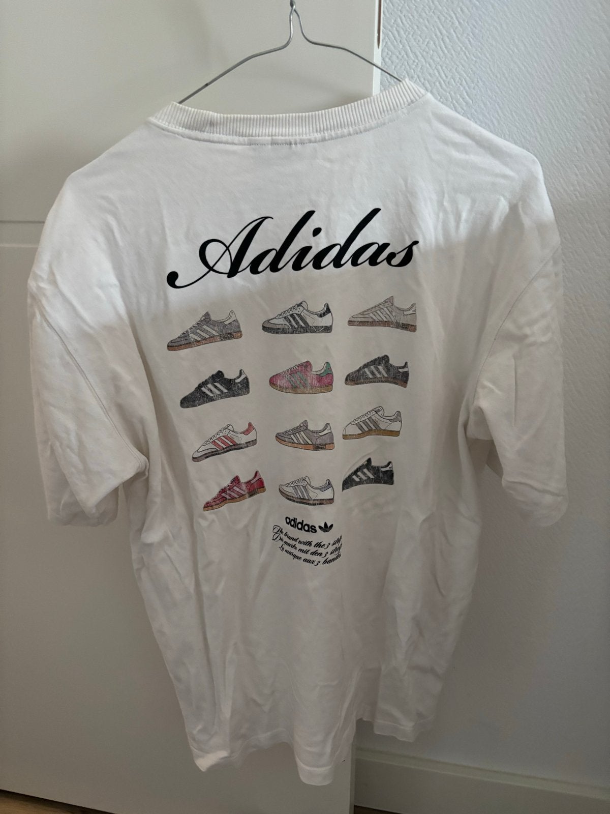 Adidas T-shirt met sneakerprint - Maat XS, Kleding | Dames, T-shirts, Gedragen, Maat 34 (XS) of kleiner, Wit, Korte mouw, Ophalen of Verzenden