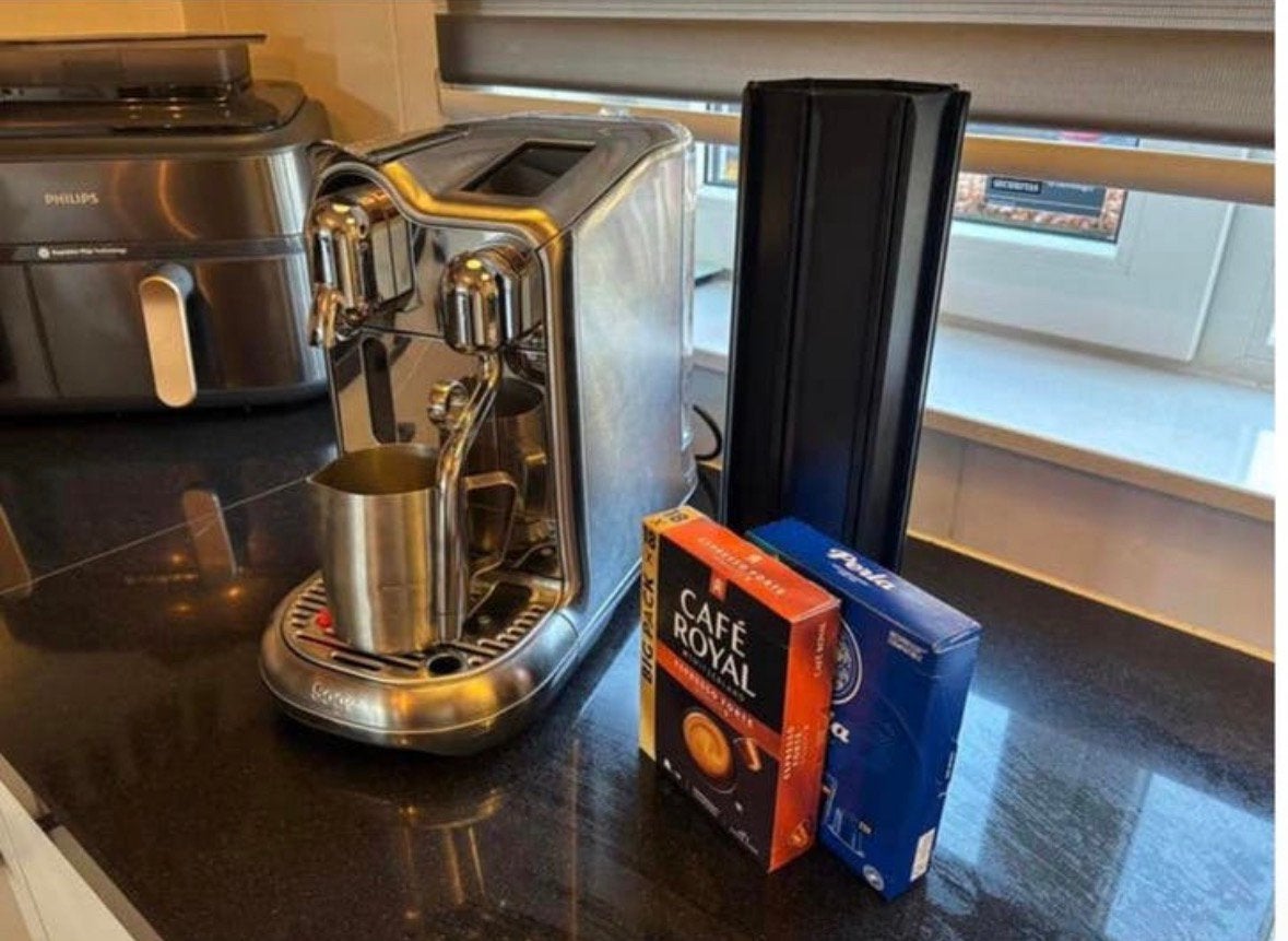 Nespresso Creatista Pro + Capsulehouder & Koffiecups, Witgoed en Apparatuur, Koffiezetapparaten, Koffiepads en cups, Gebruikt