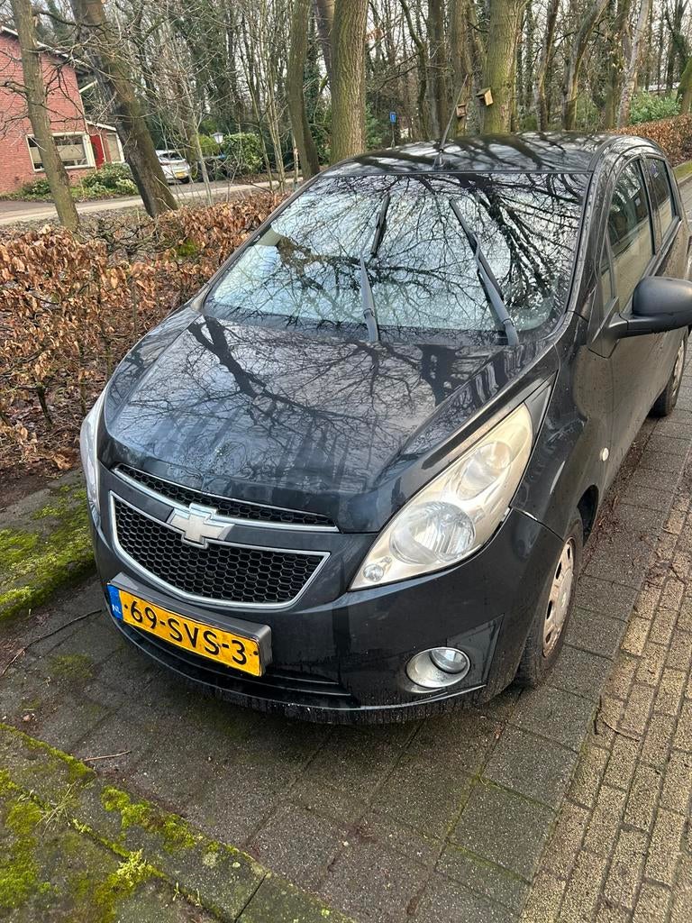 Chevrolet Spark 1.0 Bifuel 2011 Zwart, Auto's, Chevrolet, 15 km/l, 37 €/maand, 4 cilinders, Zwart