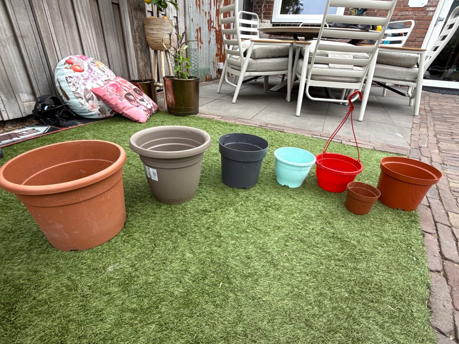 Diverse bloempotten gratis op te halen, Tuin en Terras, Bloempotten, Kunststof, Gebruikt, Rond, Binnen