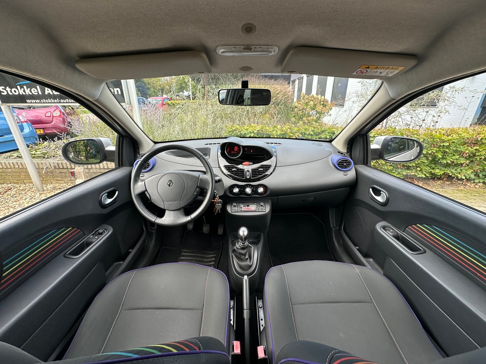 Renault Twingo 1.2 paris de luxe  incl distributieriem✅! vv, Voorwielaandrijving, 74 pk, Zwart, 4 cilinders