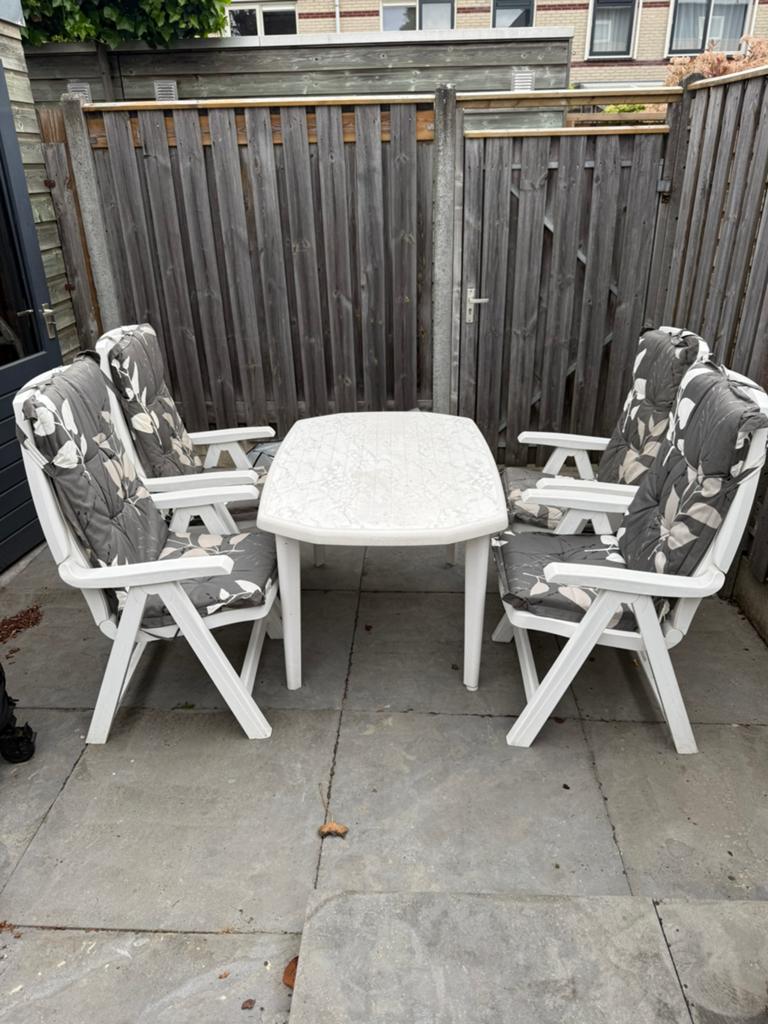 Tuinset - tafel en 4 stoelen, Ophalen, 4 zitplaatsen, Kunststof, Gebruikt