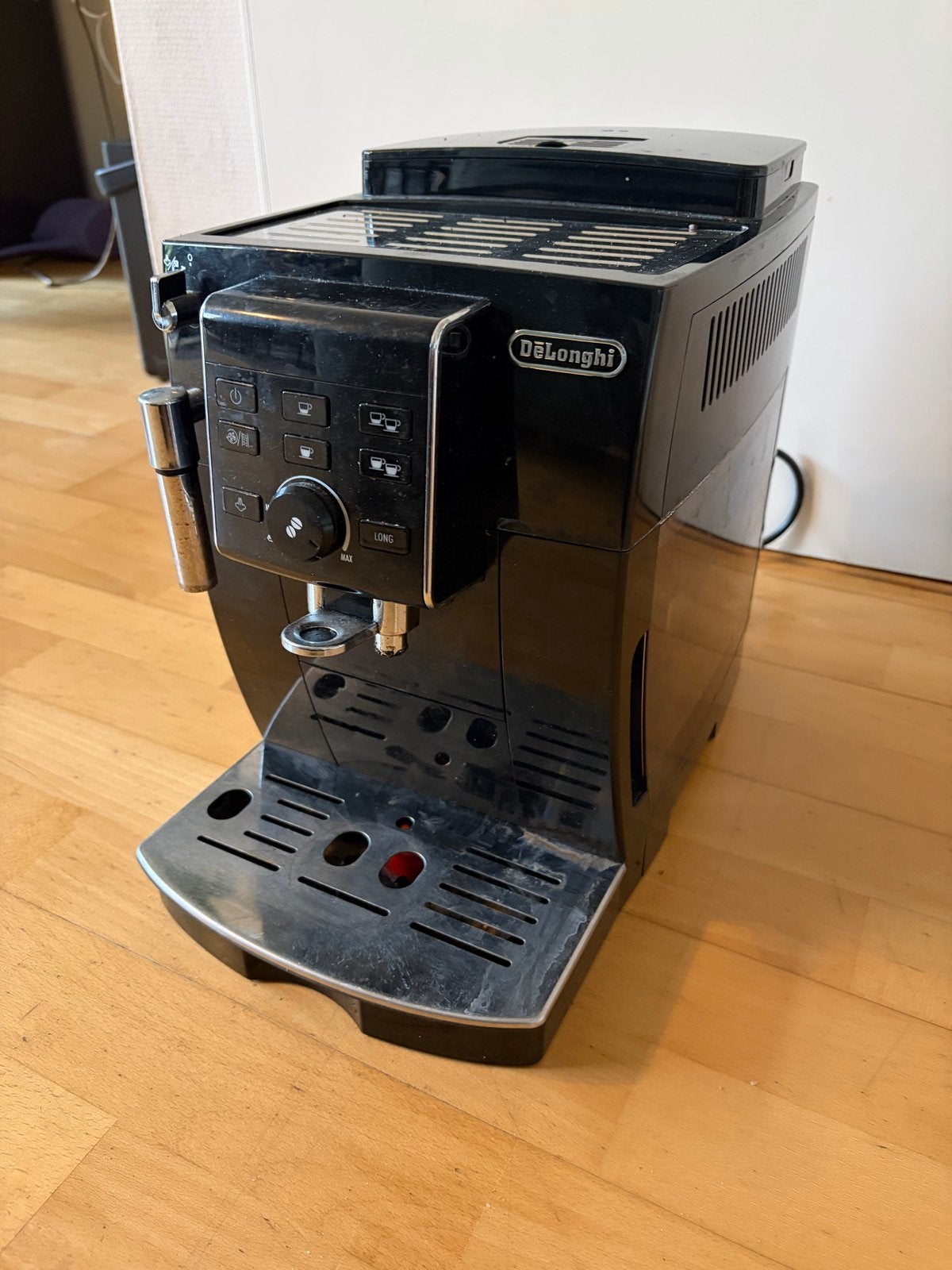 DeLonghi magnifica s volautomatische espressomachine, Afneembaar waterreservoir, Gebruikt, Espresso apparaat, 2 tot 4 kopjes