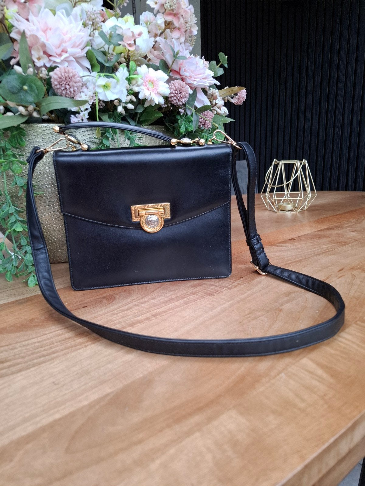 Vintage Gianni Versace Medusa Schoudertas Zwart Leer, Ophalen of Verzenden, Gebruikt, Zwart, Schoudertasje