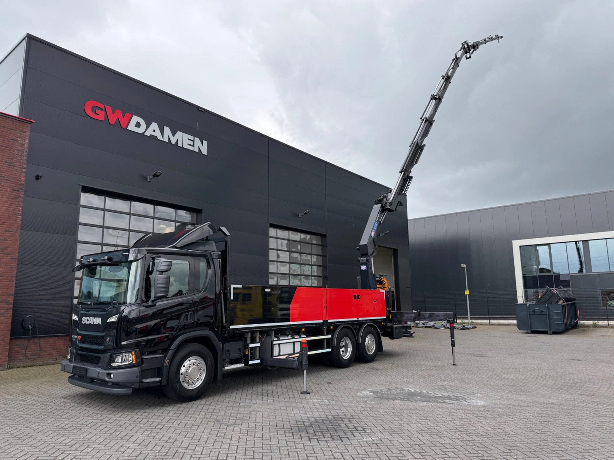 Scania P370 XT 6x2 HMF 3220-K6+Fly jib FJ600-K3 Euro 6D, Auto's, Euro 6, Scania, Zwart, Diesel