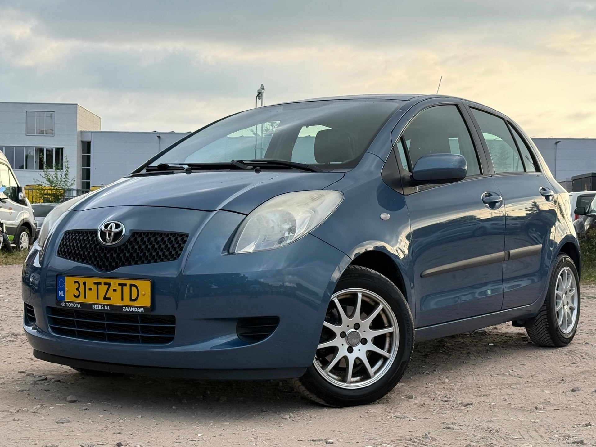Toyota Yaris 1.3 VVTi Sol MMT/ AUTOMAAT/ CARPLAY / VELGEN, 750 kg, 4 cilinders, Blauw, Origineel Nederlands