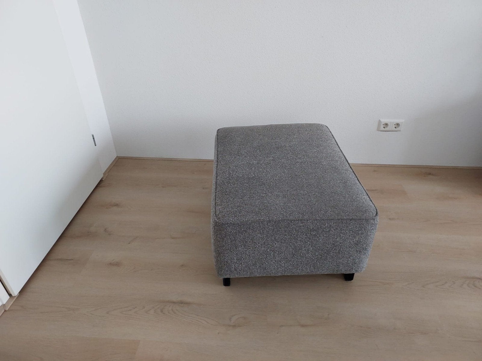 Grijze hocker / voetenbank 85 x 65 cm, Ophalen, Rechthoekig, 75 tot 100 cm