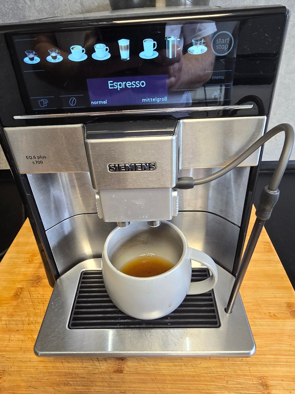 Siemens EQ.6 plus s700 volautomatische espressomachine, Gebruikt, Espresso apparaat, 10 kopjes of meer, Afneembaar waterreservoir