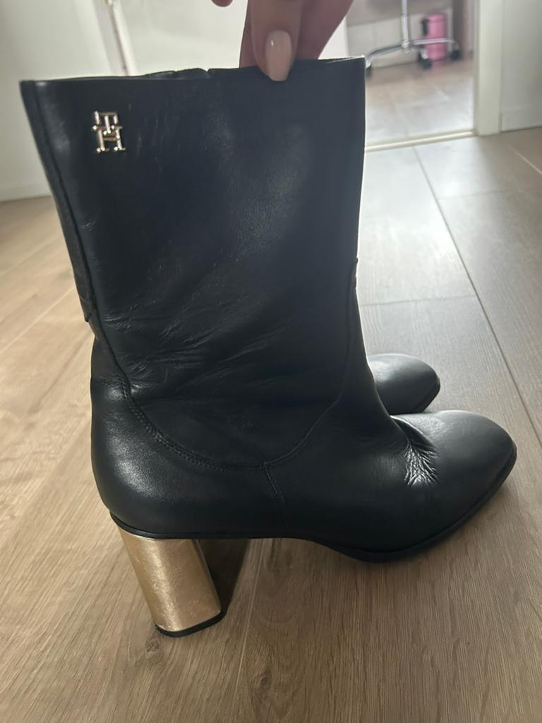 Tommy Hilfiger dames laarsjes, Kleding | Dames, Schoenen, Ophalen of Verzenden, Zo goed als nieuw, Zwart
