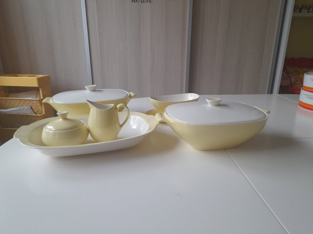 geel servies niet compleet, Ophalen