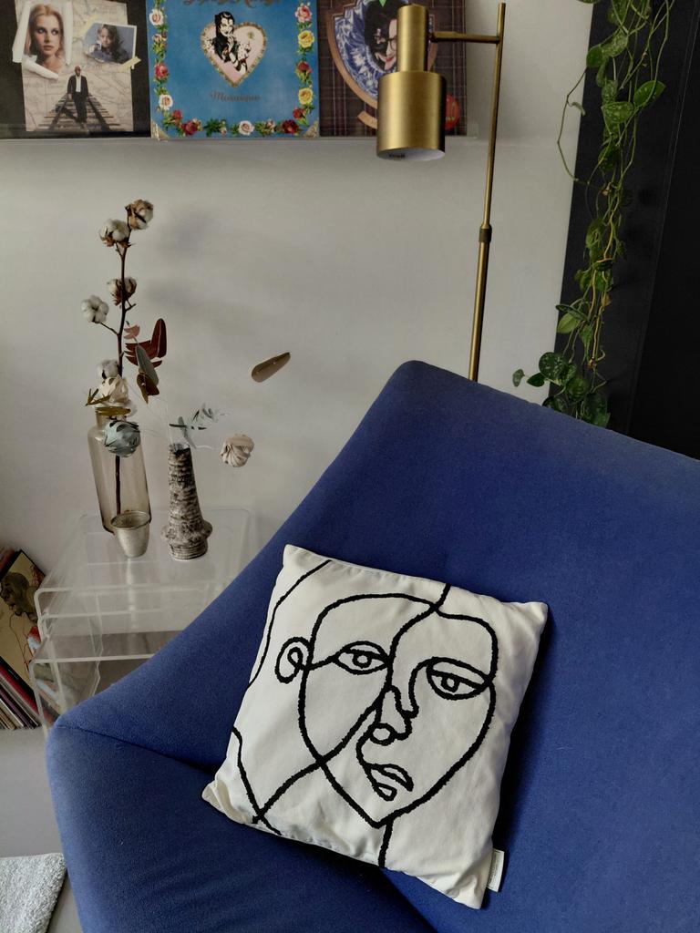 ZGAN Sierkussen line face (abstract gezicht) 40x40, Ophalen of Verzenden, Zo goed als nieuw, Wit, Vierkant