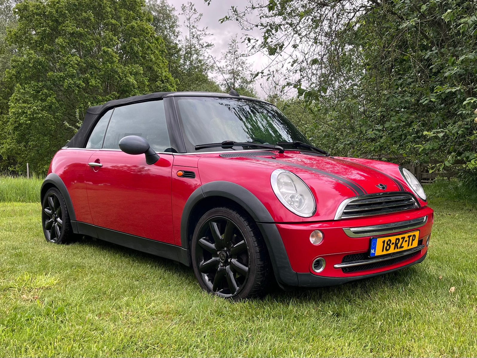 Mini cooper 1.6 16V ONE Cabrio 2005 Rood, Auto's, Mini, Particulier, Cabrio, ABS, Airbags, Centrale vergrendeling, Elektrische ramen