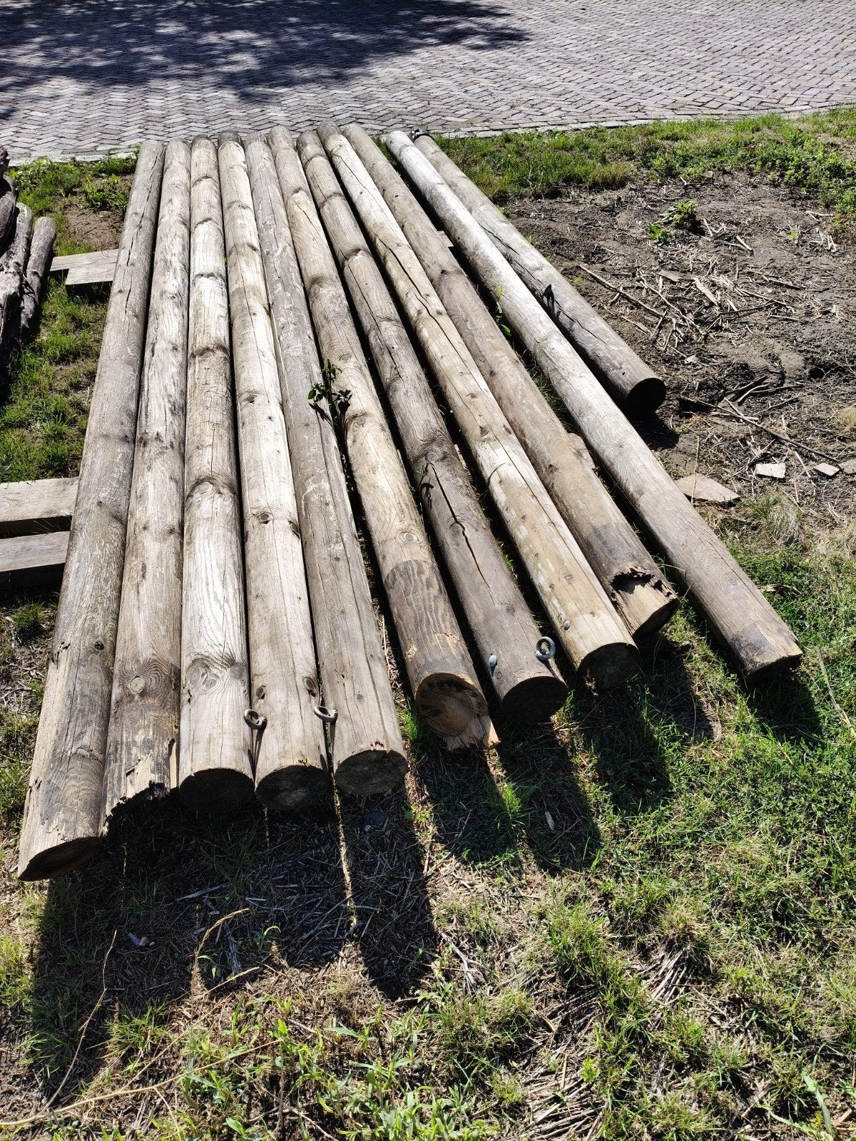 Geïmpregneerde ronde palen 400 cm lang doorsnede 13,5cm

van, Ophalen, Zo goed als nieuw, 250 cm of meer, Palen