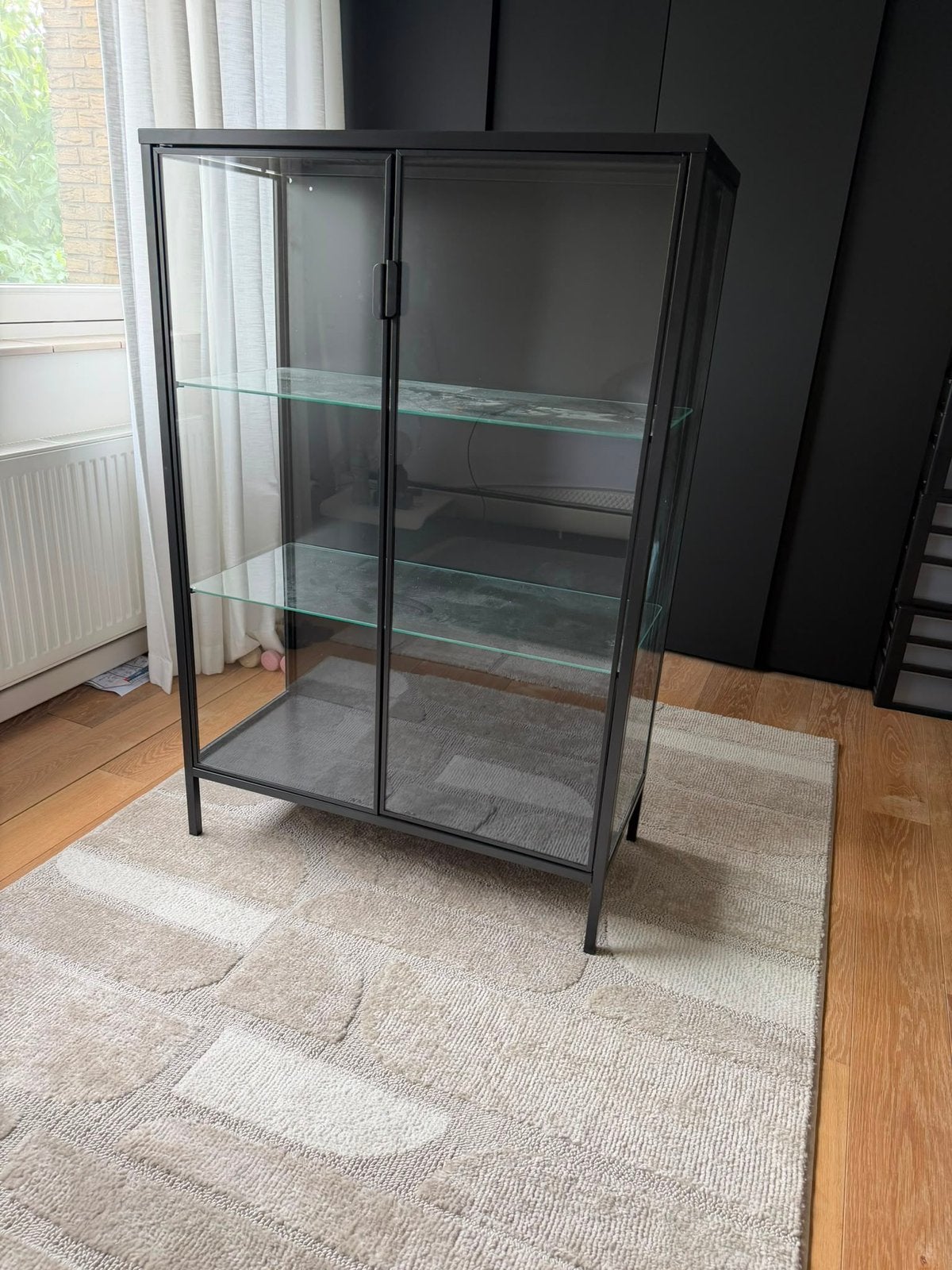 Ikea kast RUDSTA zwart vitrine glas, Huis en Inrichting, Ophalen, 50 tot 100 cm, 25 tot 50 cm, Glas