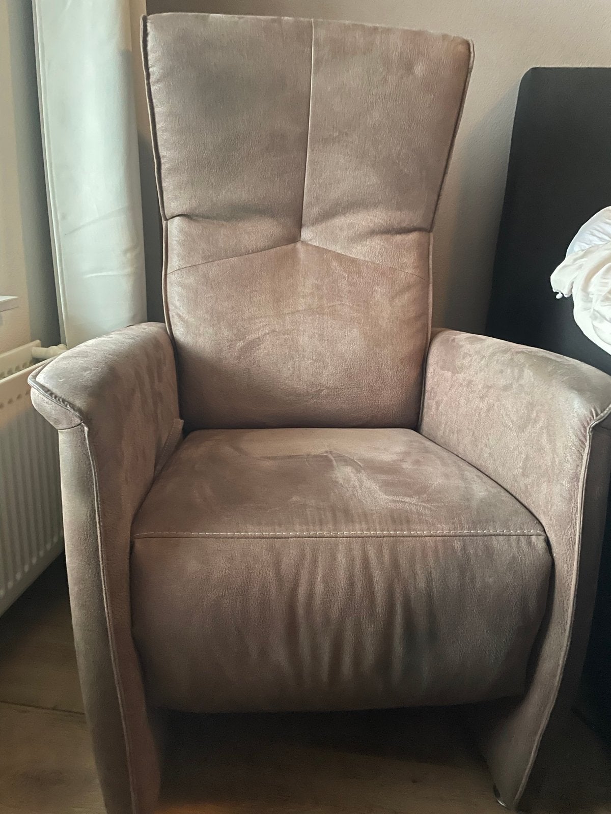 Comfortabele taupe/lichtbruine stoffen relaxfauteuil, Ophalen, Zo goed als nieuw, Stof