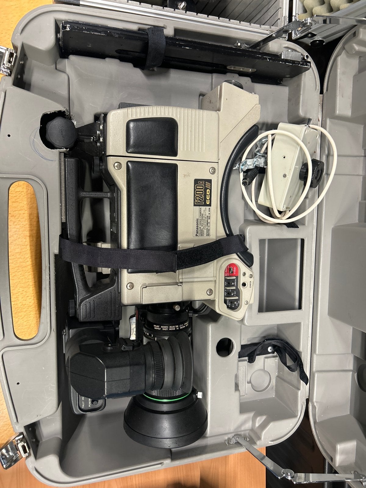 Panasonic WV-F200AE Kleuren Videocamera, Ophalen, Panasonic, Overige soorten, Niet werkend