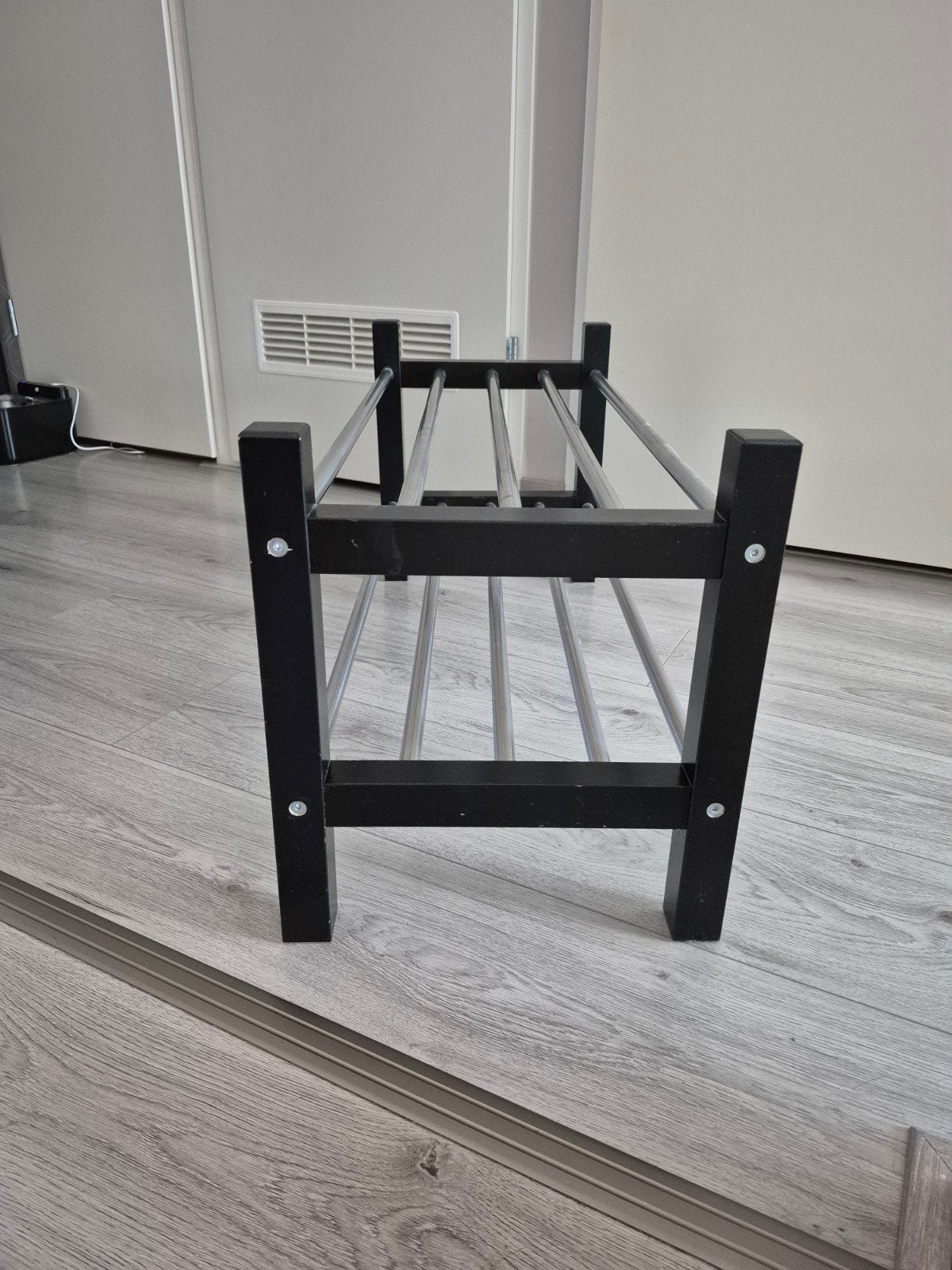 IKEA TJUSIG schoenenrek - Zwart/Metaal, Ophalen, Zo goed als nieuw