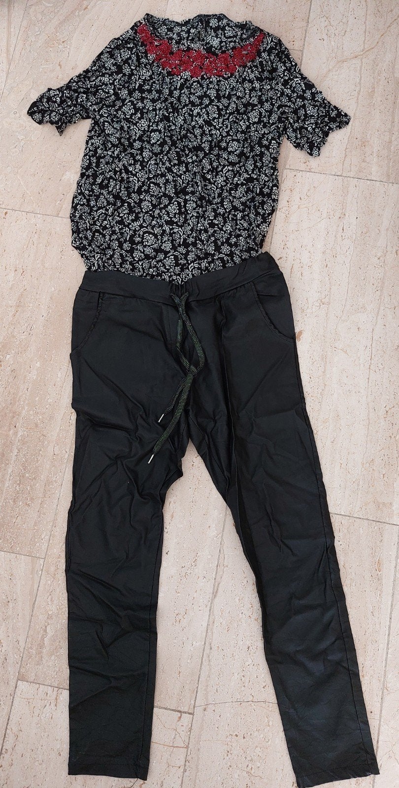 Zwarte broek met bloesje (maat L), Kleding | Dames, Zwart, Maat 42/44 (L), Ophalen of Verzenden, Zo goed als nieuw