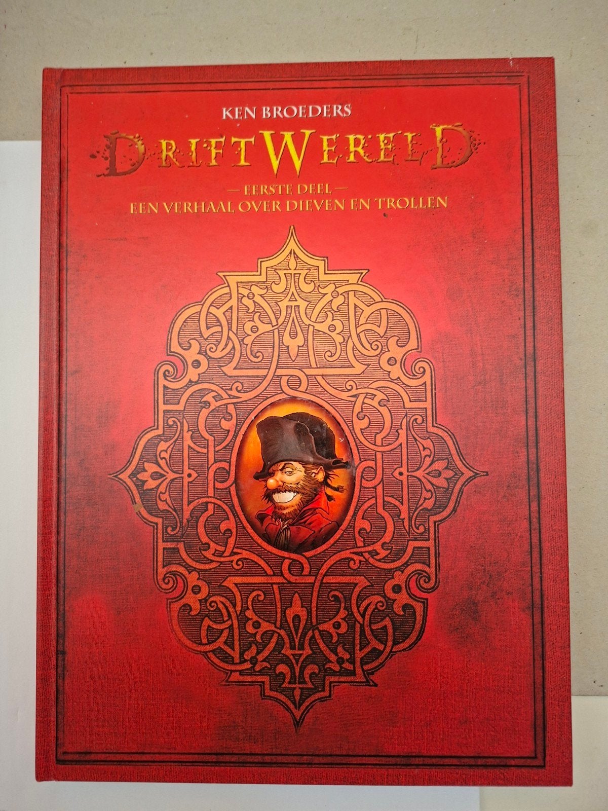 Ken Broeders - Een verhaal over dieven en trollen, Verzenden, Eén stripboek, Ken Broeders, Zo goed als nieuw