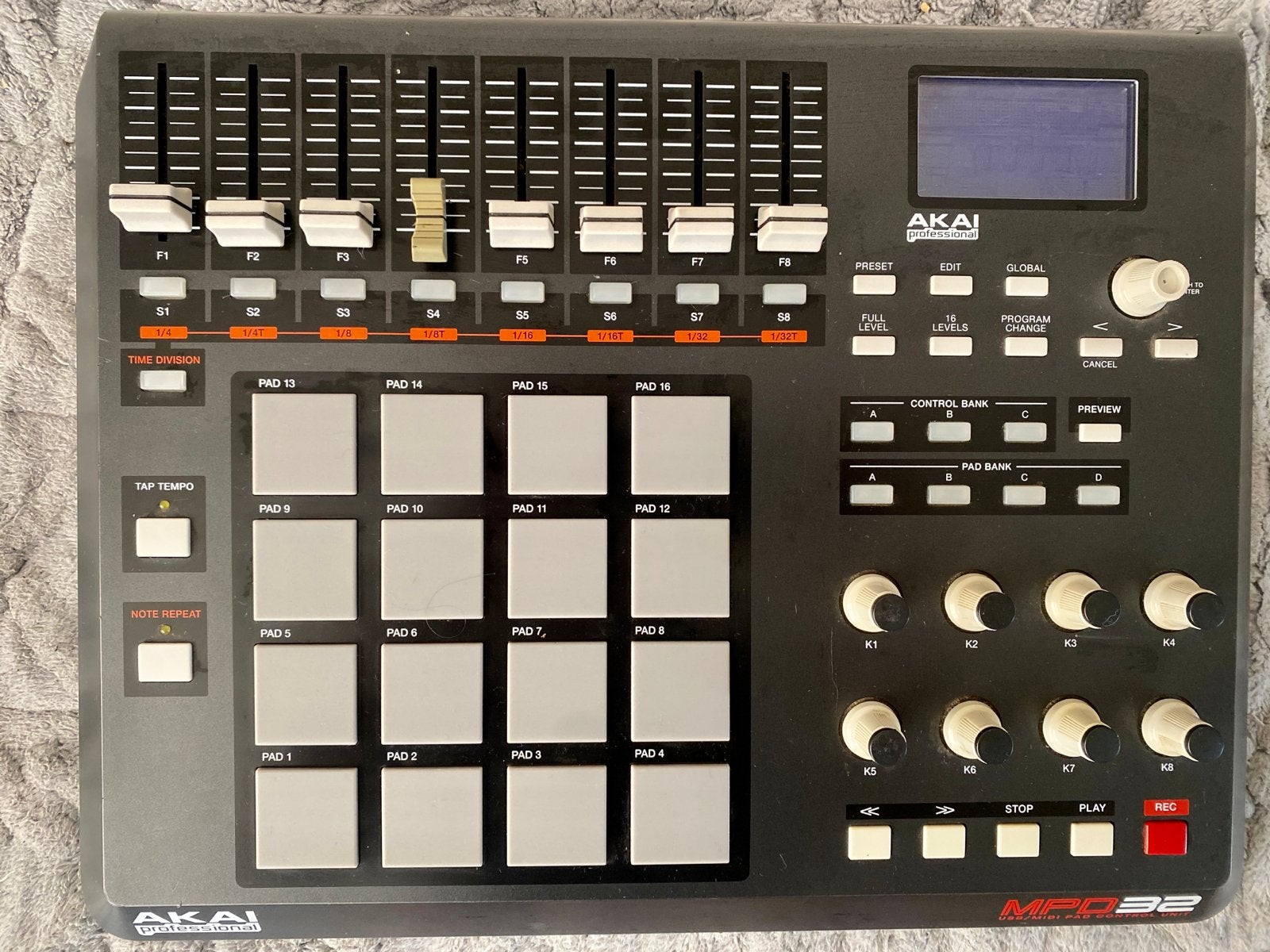 Akai MPD32 MIDI Controller - Goed werkend, Ophalen of Verzenden, Gebruikt
