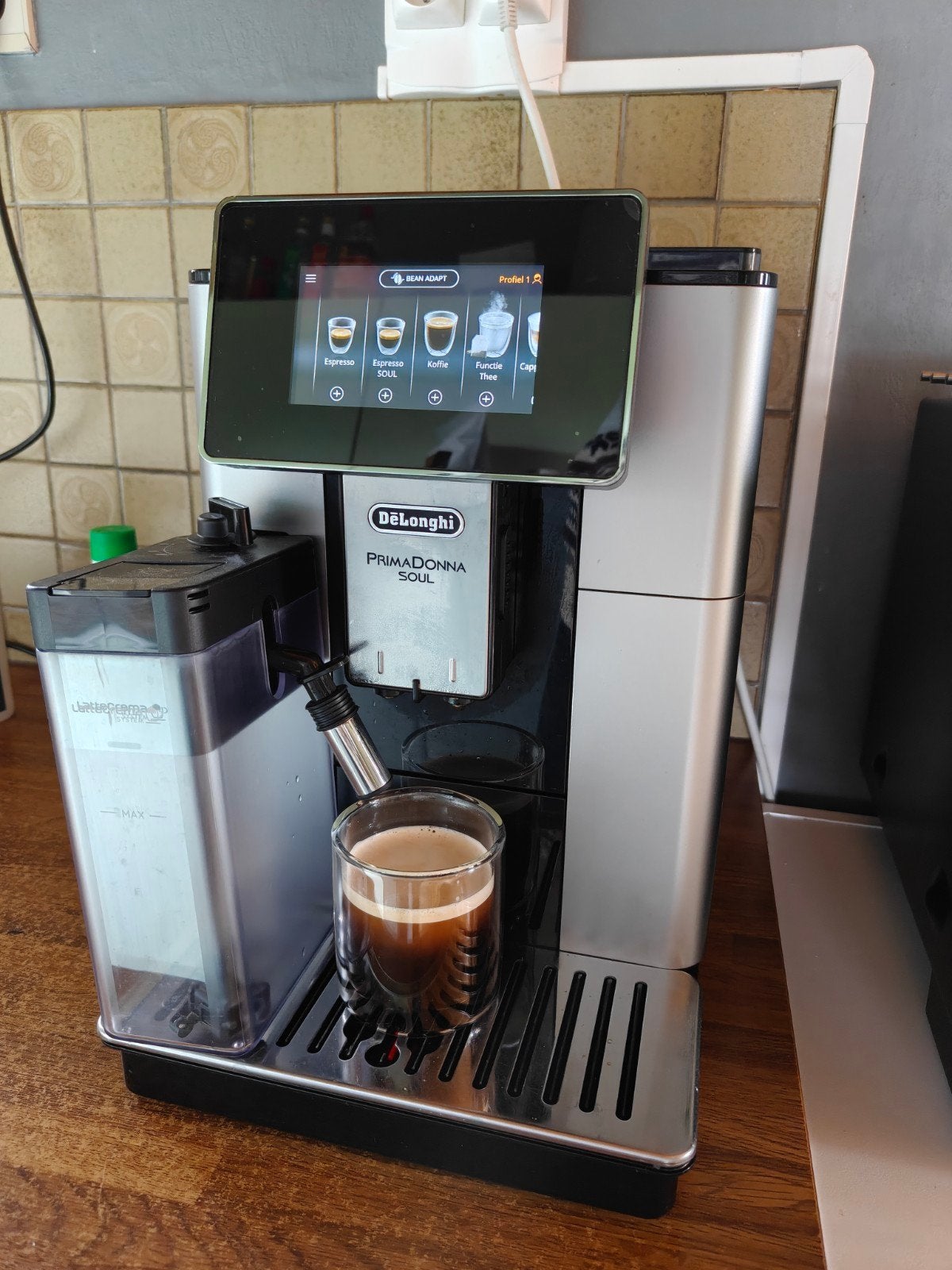 De'Longhi PrimaDonna Soul, Witgoed en Apparatuur, Koffiezetapparaten, Espresso apparaat, Refurbished, Afneembaar waterreservoir