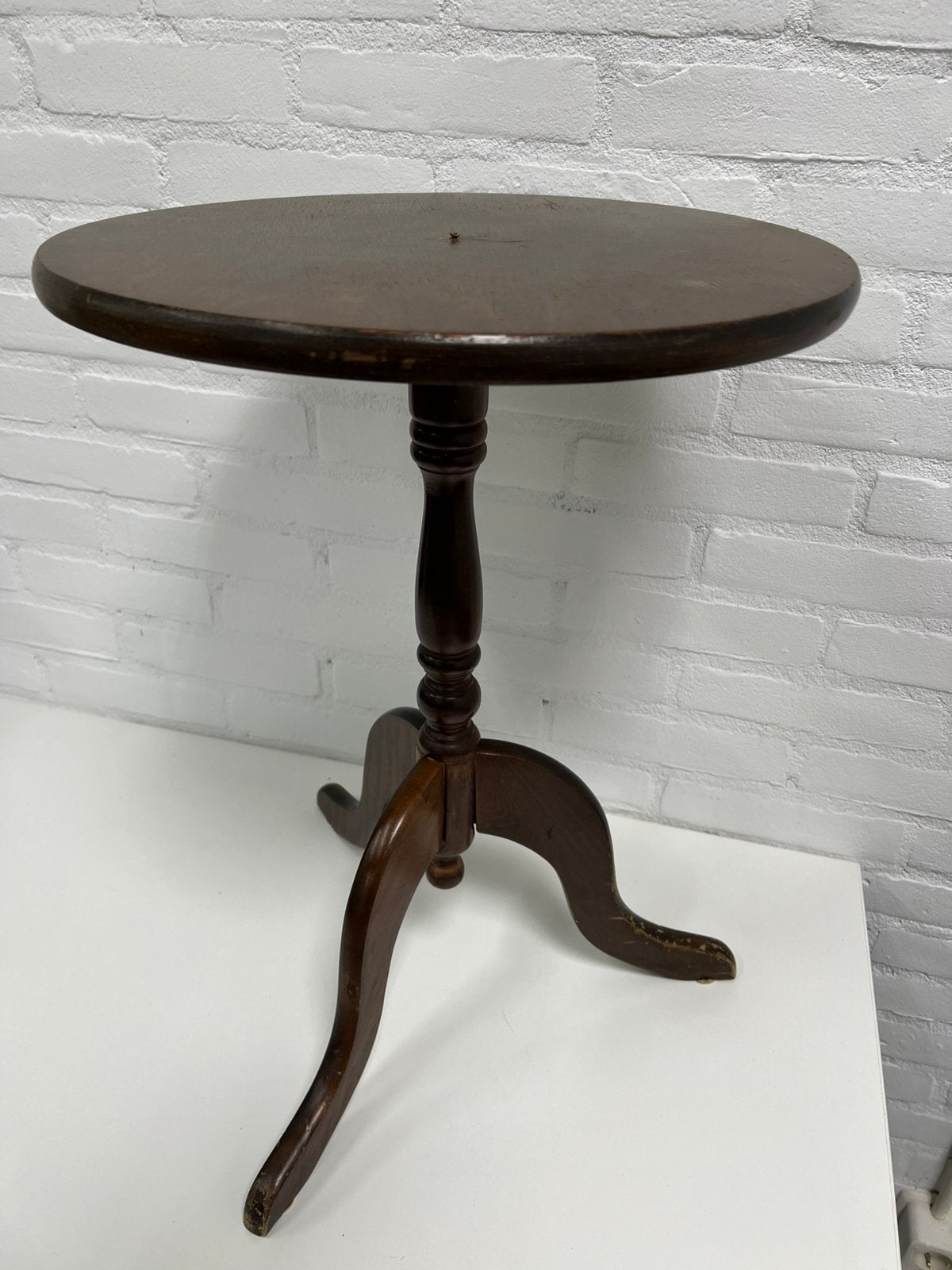 Te Koop : Houten Bijzettafeltje Tafeltje Hout Donker Eiken, 45 tot 60 cm, Minder dan 55 cm, Gebruikt, Rond