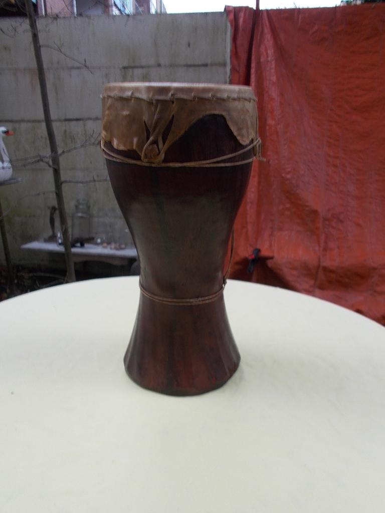 hardhouten Afrikaanse handtrommel bieden vanaf 15 Euro, Ophalen