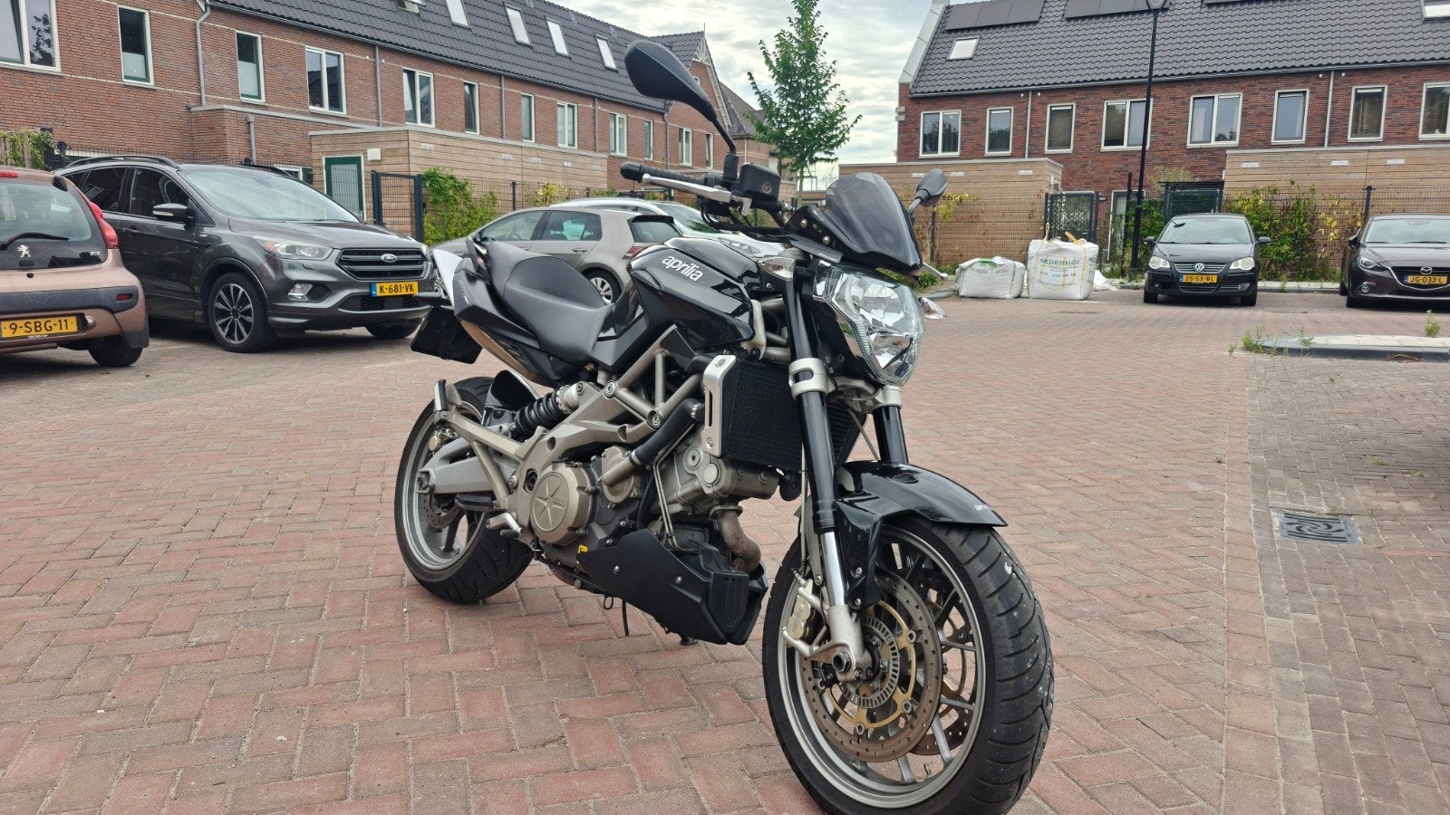 Aprilia Shiver 750 abs - Naked bike met 24.888 km, Motoren, Motoren | Aprilia, 2 cilinders, Gebruikt, Particulier, Meer dan 35 kW