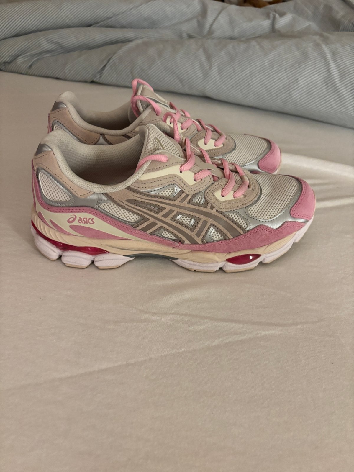ASICS Gel- cream/ mineral beige, Ophalen of Verzenden, Zo goed als nieuw, Roze, Sneakers of Gympen