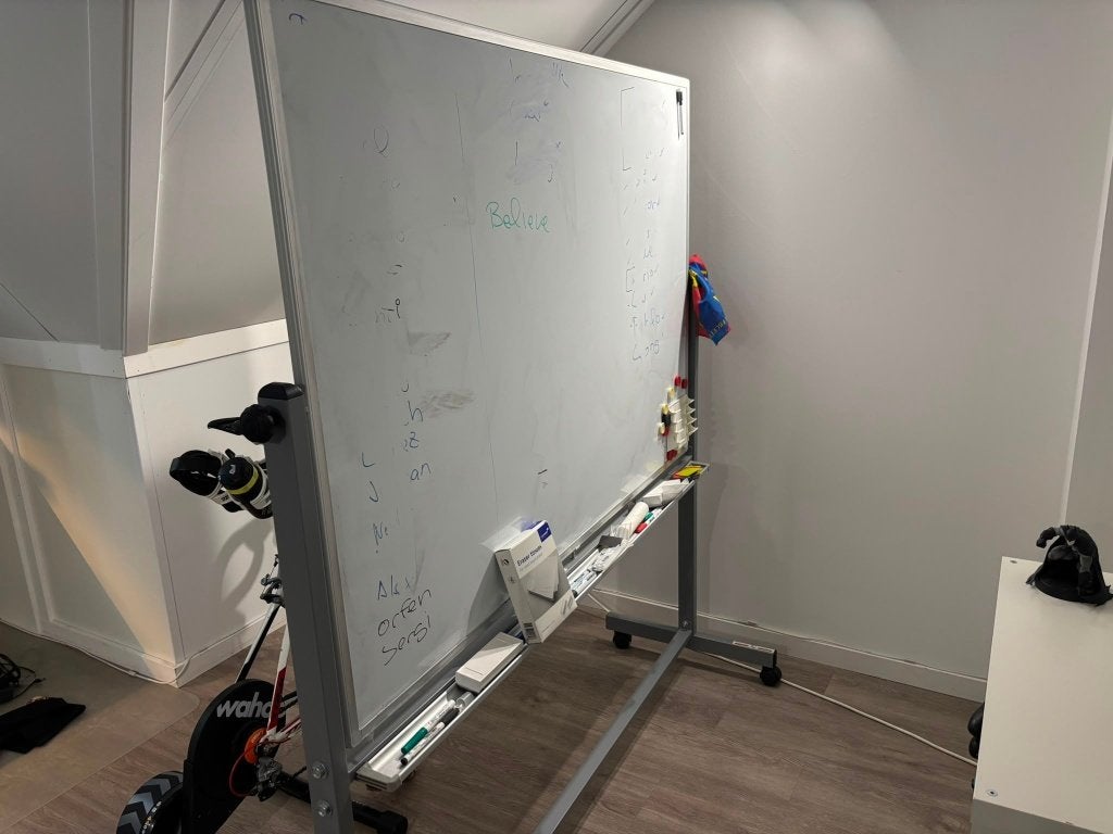 Large Double-Sided Magnetic Whiteboard on Wheels, Diversen, Schoolborden, Zo goed als nieuw, Whiteboard, Ophalen