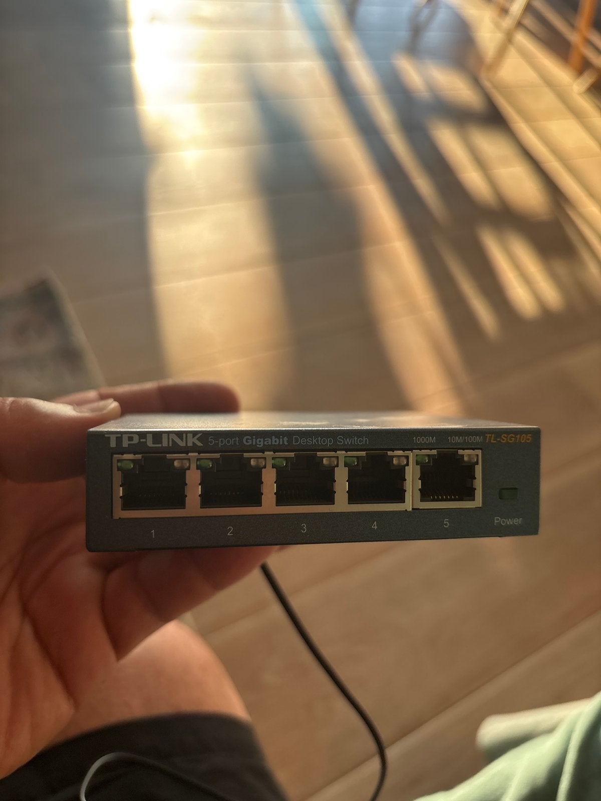 TP-Link TL-SG105 5-poorts Gigabit Desktop Switch, Ophalen of Verzenden, Zo goed als nieuw