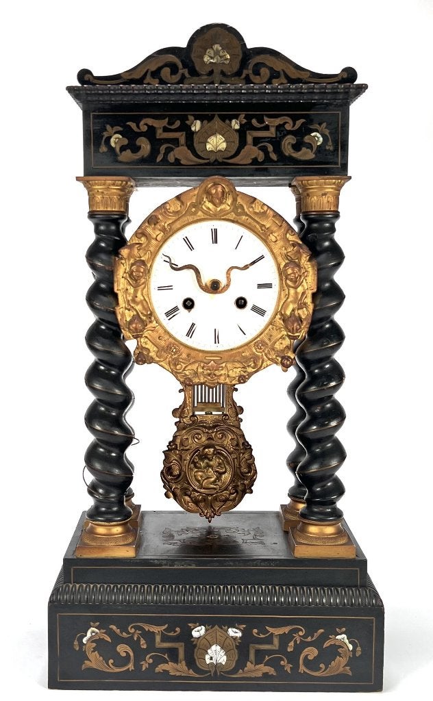 7. Kolompendule met zwart gelakt hout, 19e eeuw, Ophalen