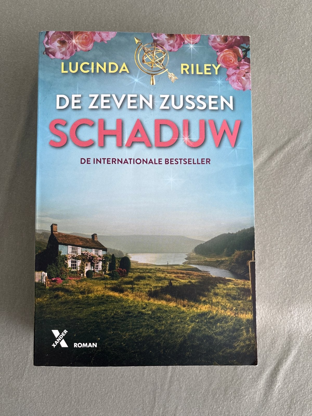 De Zeven Zussen - Schaduw door Lucinda Riley, Ophalen of Verzenden, Zo goed als nieuw, Nederland